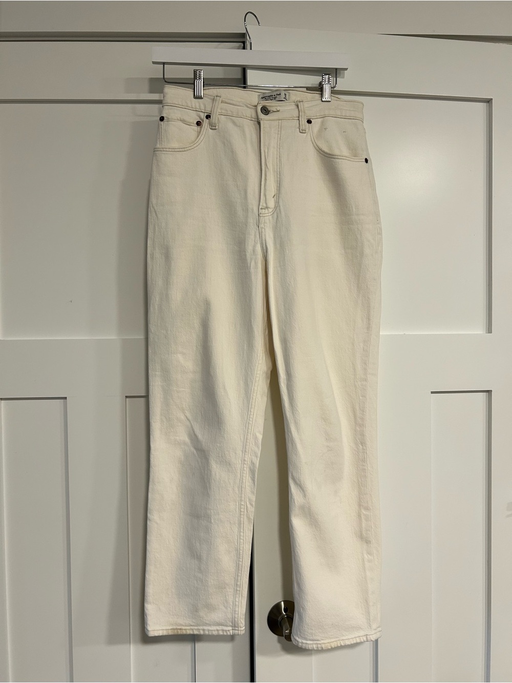 Abercrombie & Fitch Straight Leg Jeans in Cream Curve Love
